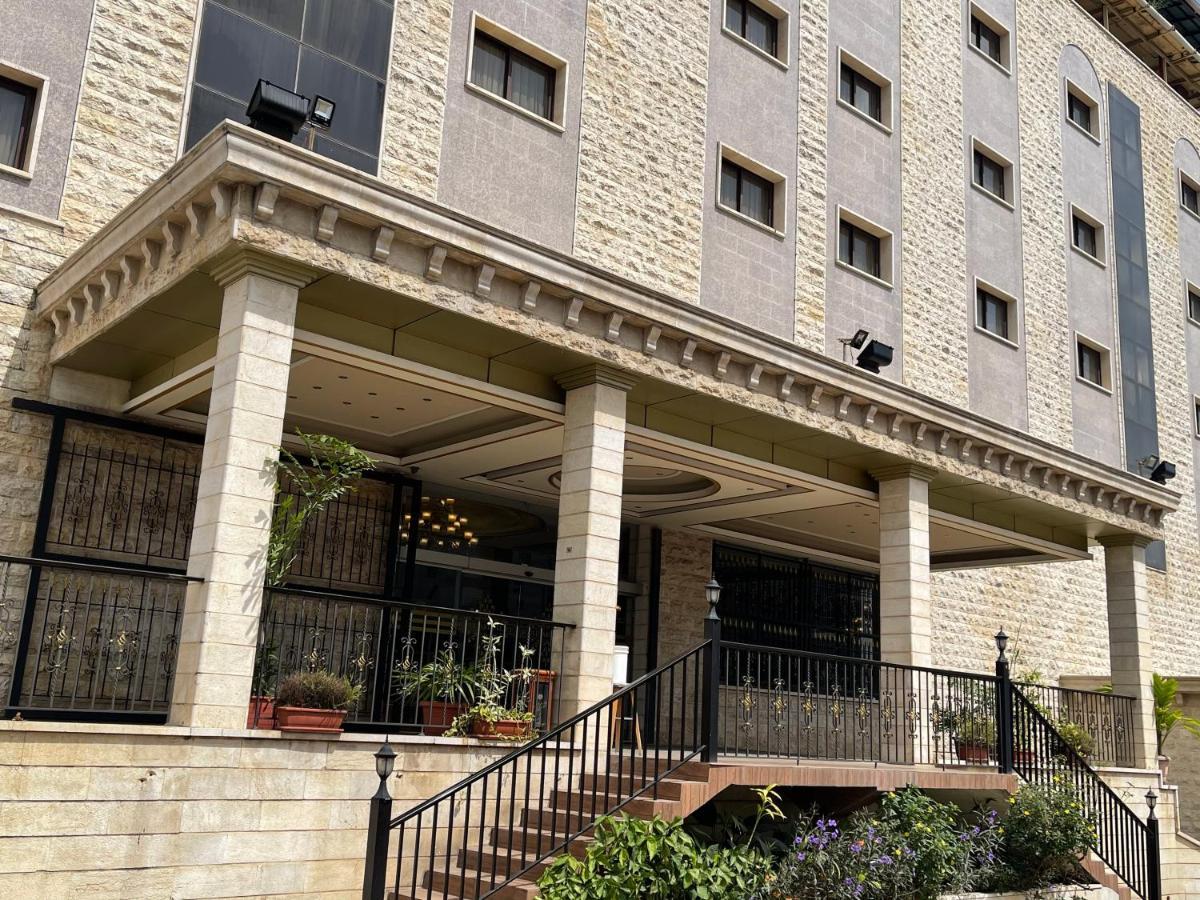 Boulevard Palace Hotel Monrovia Exterior foto