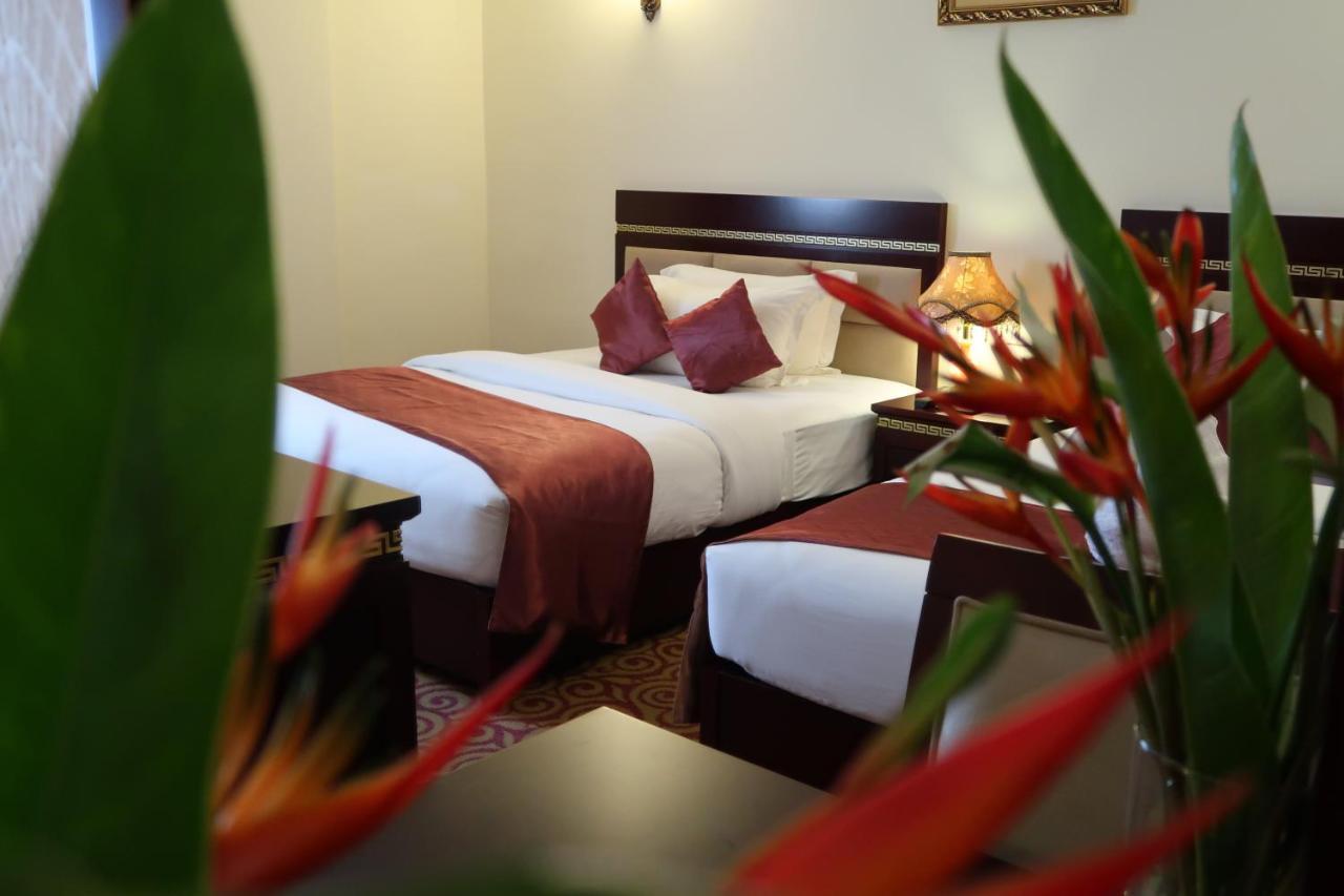Boulevard Palace Hotel Monrovia Exterior foto