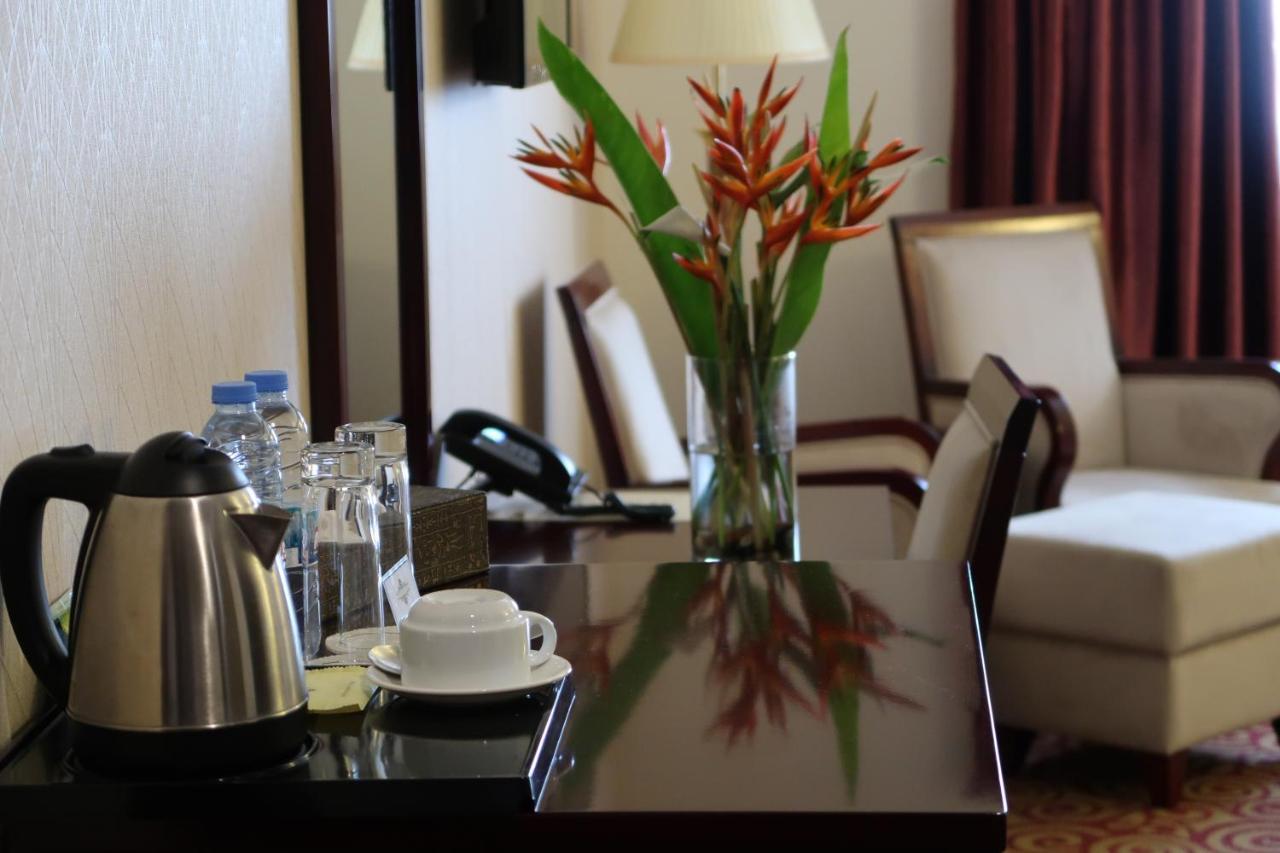 Boulevard Palace Hotel Monrovia Exterior foto