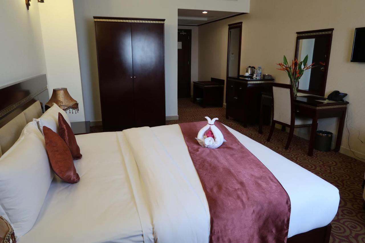 Boulevard Palace Hotel Monrovia Exterior foto
