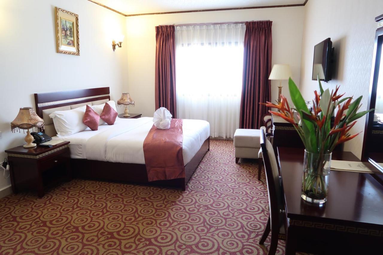 Boulevard Palace Hotel Monrovia Exterior foto