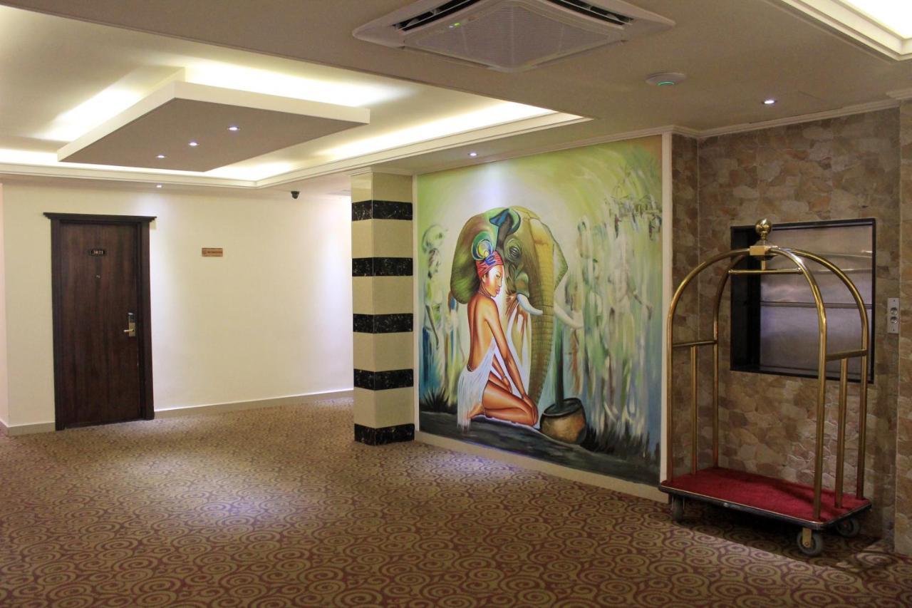Boulevard Palace Hotel Monrovia Exterior foto