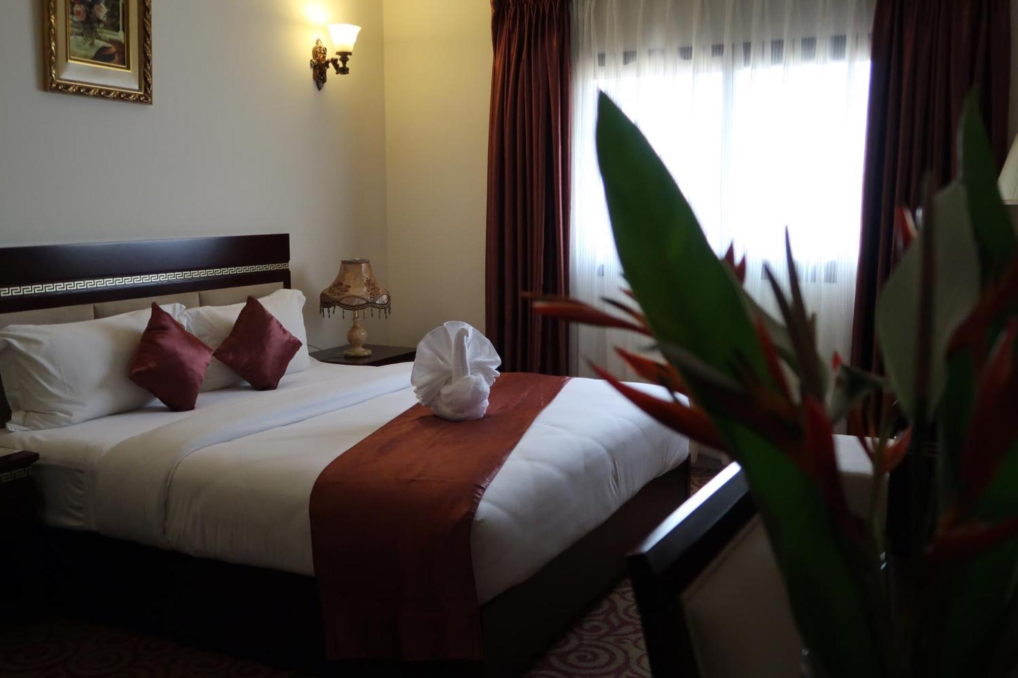 Boulevard Palace Hotel Monrovia Exterior foto